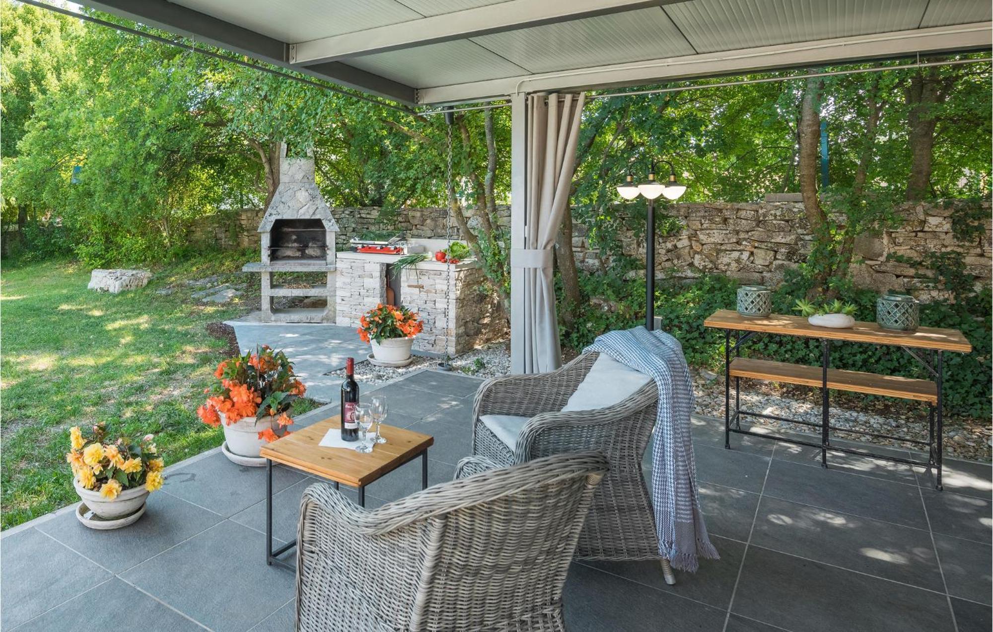 Beautiful Home In Bale With Kitchen Esterno foto